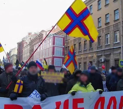 Демонстрация автономистов под ингерманландскими флагами. Санкт-Петербург.
